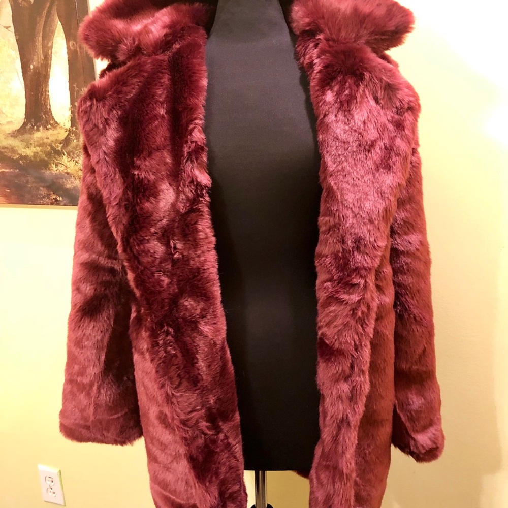 🔥SOLD🔥Cozy Hot **NEW**Faux Fur Coat - Picture 7 of 7